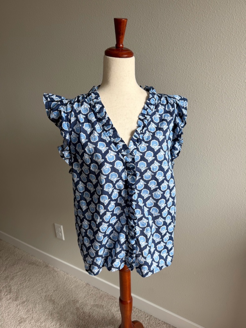 J Crew 100% Cotton Natural Fiber Blue Floral Tank Top Blouse Women’s XL